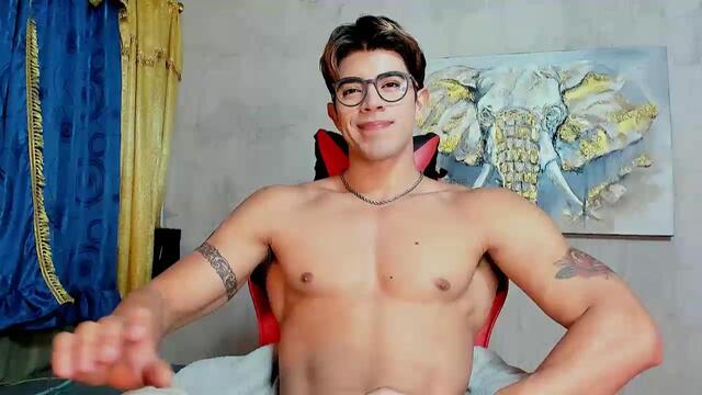 Preview photo of webcam model alastor-grey on Flirt4Free