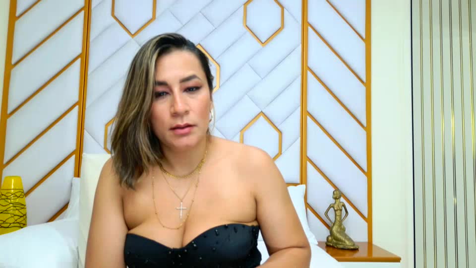 emafoxy (XloveCam): ảnh người mẫu webcam