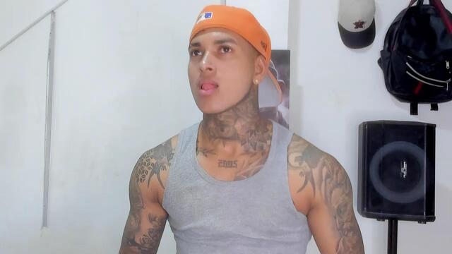 Preview photo of webcam model tyler-belll on Flirt4Free
