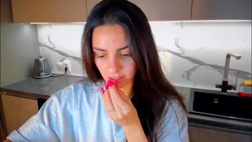 emilimua, model webcam de LiveJasmin: fotos