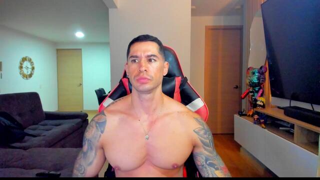 Preview photo of webcam model uxio-x on Flirt4Free