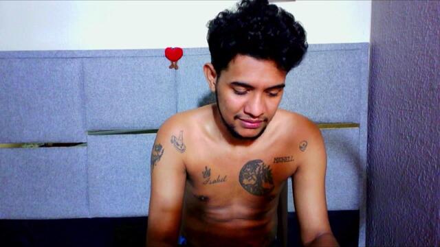 emiliano-hott — Flirt4Free ওয়েবক্যাম মডেল: ছবি