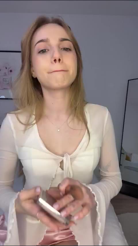 emilymontclaire (LiveJasmin): fotod ja profiil