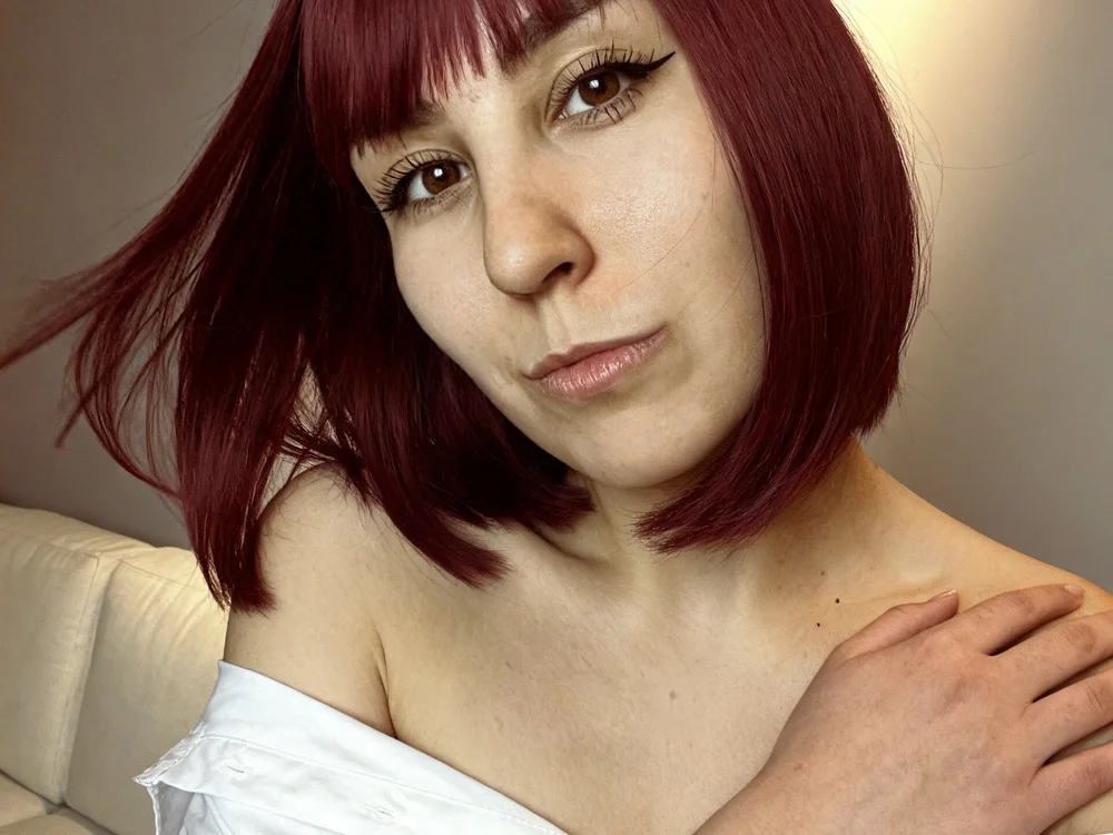 ZaraHotTeen, cam model su Stripchat: foto