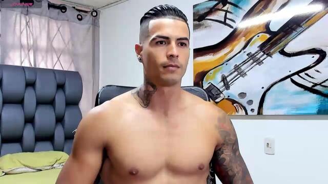 Preview photo of webcam model andres-clark on Flirt4Free