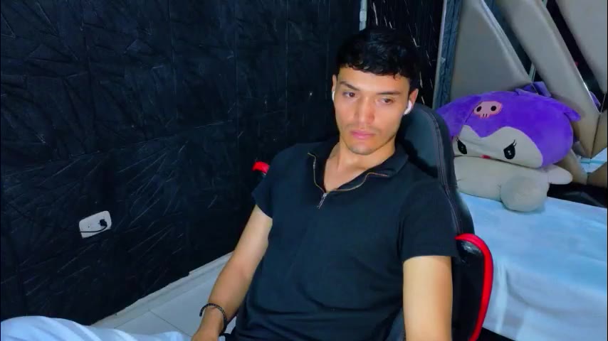 aronndark – уебкам модел в LiveJasmin: снимки