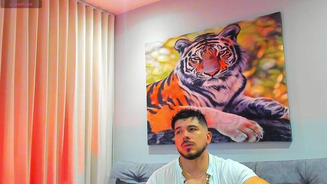Preview photo of webcam model dante-adamss on Flirt4Free