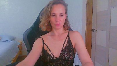 cristaq – уебкам модел в Cam4: снимки