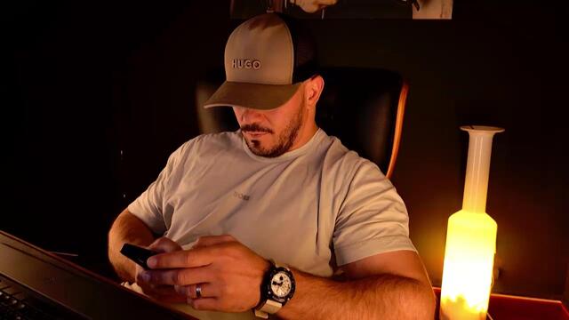 erick-angelo: عارضة كاميرا ويب على Flirt4Free