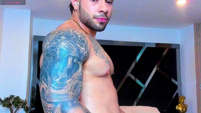 ray-torres: عارضة كاميرا ويب على Flirt4Free