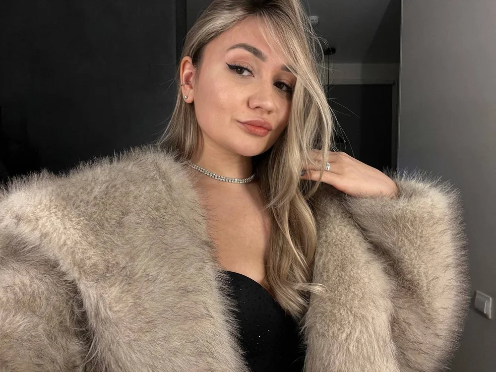 wineandboobss — Stripchat वेबकैम मॉडल: फ़ोटो