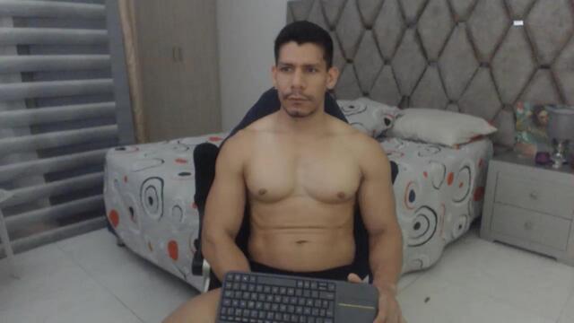 Preview photo of webcam model manolo-vega on Flirt4Free