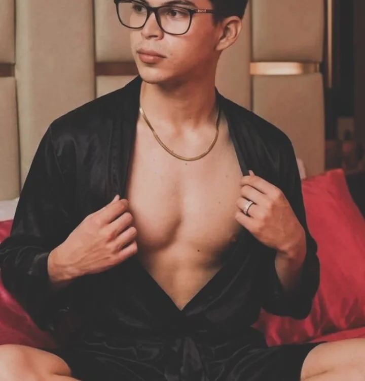 SamArias18, webcammodel på Stripchat: fotos