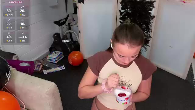 misss_viki — Chaturbate वेबकैम मॉडल: फ़ोटो