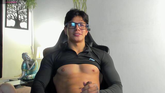 Preview photo of webcam model tony-petrov on Flirt4Free