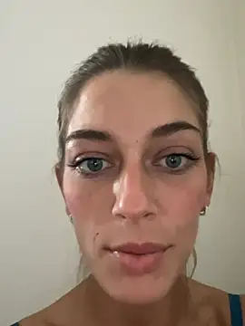 Bellalolahot na Stripchat: zdjęcia i profil
