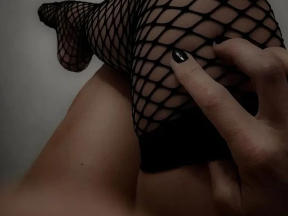sara_ass69, cam model su Stripchat: foto