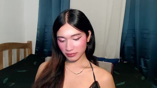 Preview photo of webcam model ur_dollsexx on Chaturbate