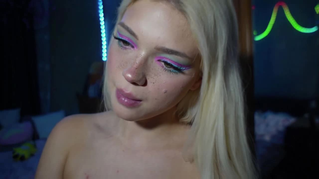 shellakinnison, model webcam pe XloveCam: poze