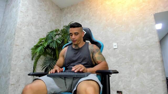 joseph-core – уебкам модел в Flirt4Free: снимки