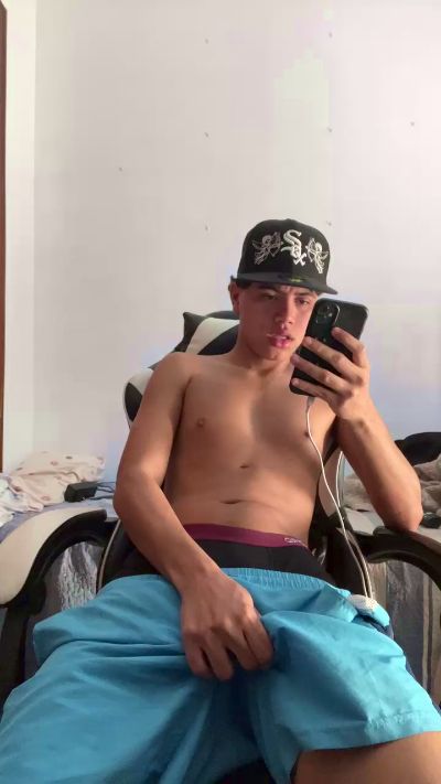 hot_boys18: عارضة كاميرا ويب على Cam4