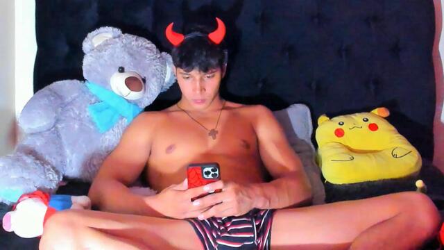 ryan-garden: عارضة كاميرا ويب على Flirt4Free