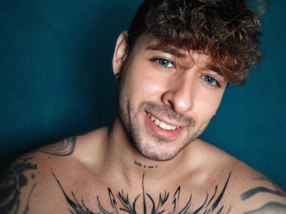ARES_TATTO — Stripchat ওয়েবক্যাম মডেল: ছবি