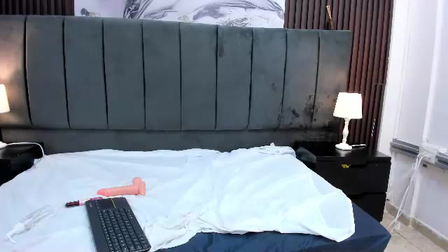 Фото вебкам-модели milasimonz_as на Chaturbate