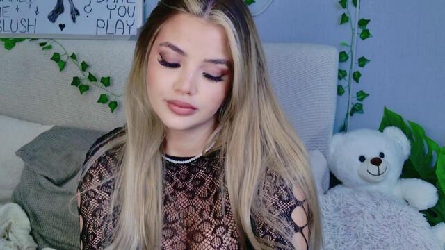 Preview photo of webcam model britney-bardot on Flirt4Free