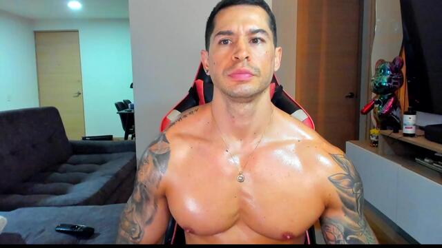 uxio-x, modelo webcam do Flirt4Free: fotos