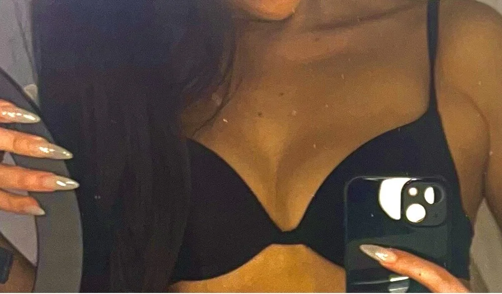 Preview photo of webcam model juria_shayk on Stripchat