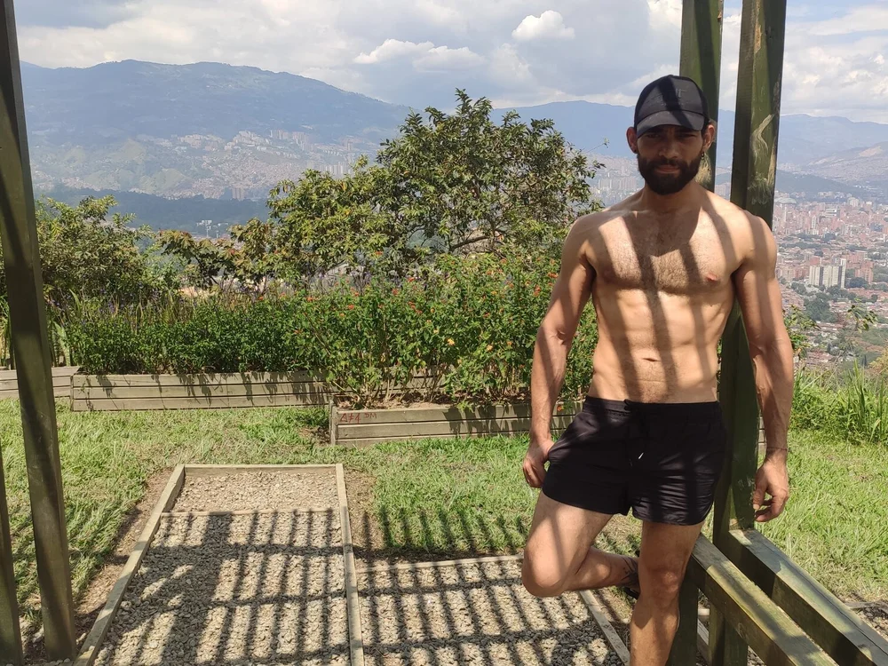 ROCKY_REBEL ב-Stripchat: תמונות ופרופיל