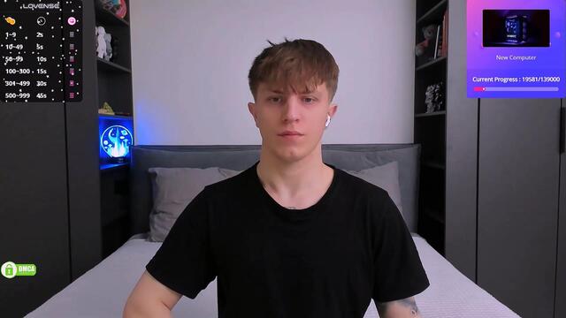 curtis-crew: عارضة كاميرا ويب على Flirt4Free