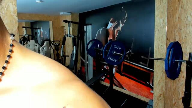 Preview photo of webcam model logan-simons on Flirt4Free
