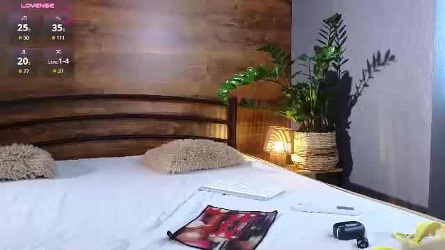 emilly___, cam model su Chaturbate: foto