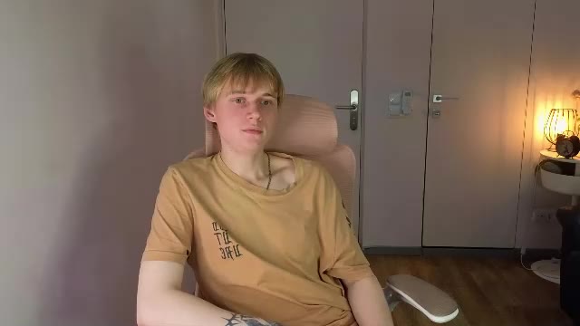 avenrey na Chaturbate: slike in profil