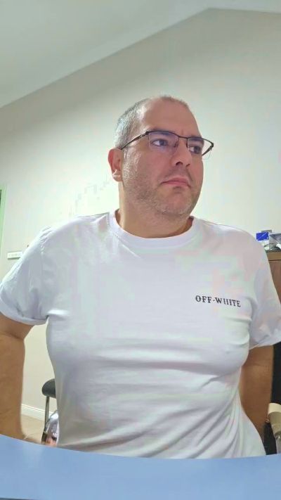 Preview photo of webcam model andrew1900529 on Cam4