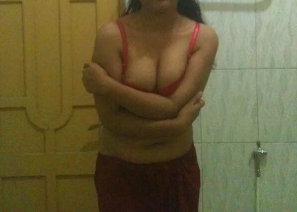 Nupur-00, cam model su Stripchat: foto