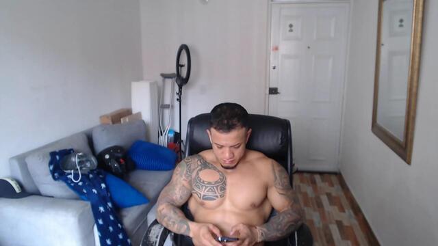 Preview photo of webcam model joe-ford on Flirt4Free