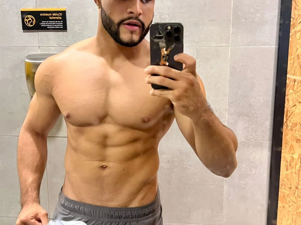 Фото вебкам-модели Pier_Simons на Stripchat