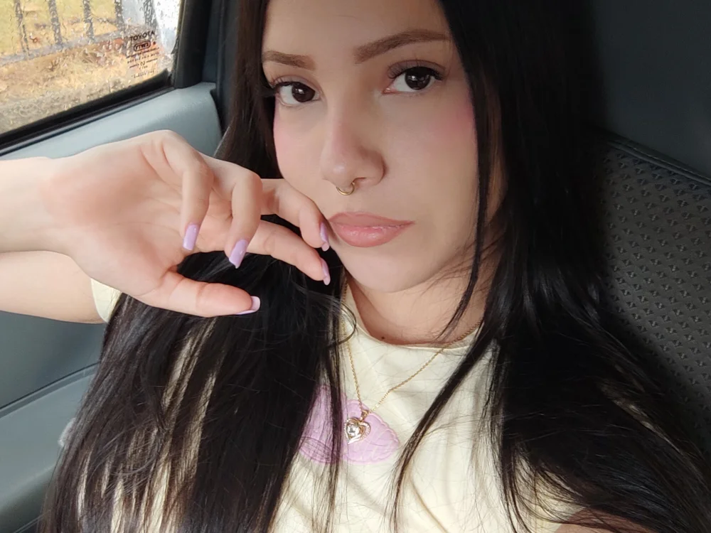 Preview photo of webcam model marilyn_mike on Stripchat