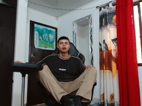 Preview photo of webcam model alexander-cr on BongaCams