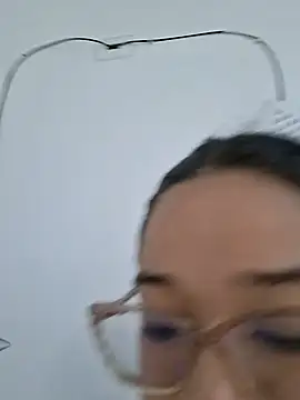 -VICKKY, webcammodell på Stripchat: bilder