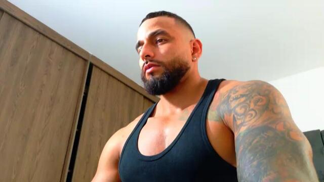 Preview photo of webcam model gianni-vitale on Flirt4Free