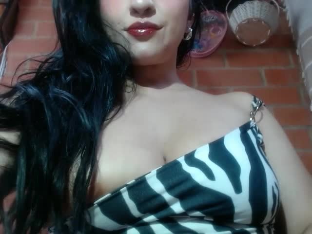 lulufrancaise na XloveCam: fotky a profil