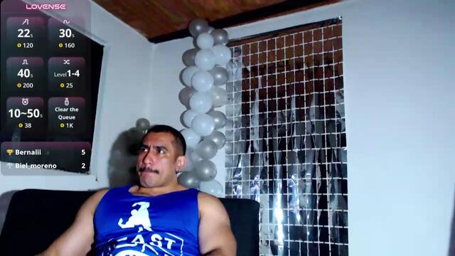 Preview photo of webcam model willian-myers on Flirt4Free