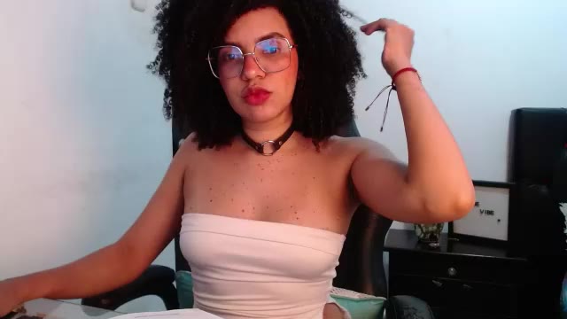 niky_golden – Webcam-Modell auf Chaturbate