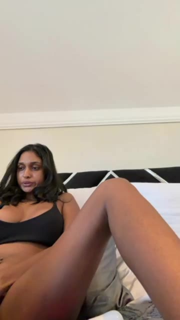 Preview photo of webcam model indianlusciouss on Chaturbate