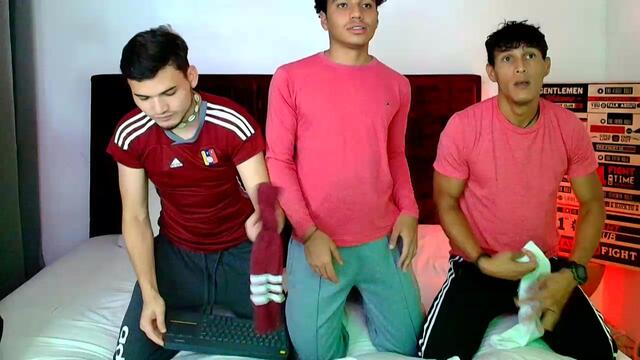 the-golden-boys: عارضة كاميرا ويب على Flirt4Free