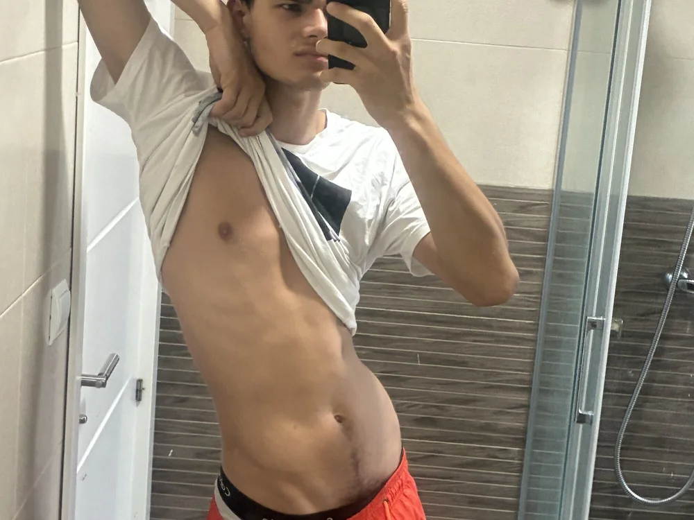 Jgucfubcd: عارضة كاميرا ويب على Stripchat